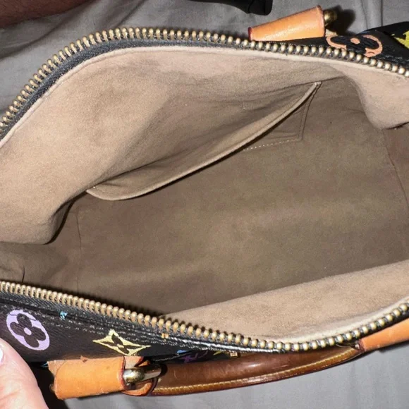 Louis Vuitton Black Speedy with Iconic Monogram and Gold Hardware - Picture 2 of 6